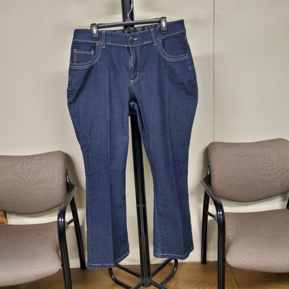 Lee Rider Midrise Bootcut Jeans, 18 W/P, with stretch.